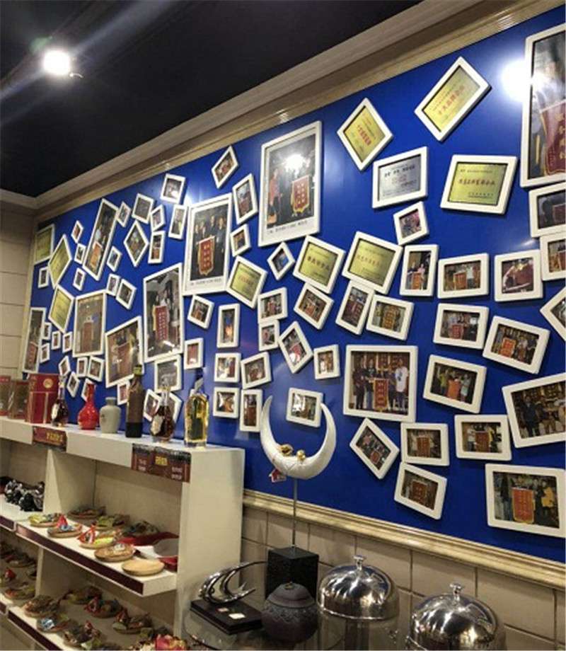 天黑風(fēng)大、夜深人忙，感謝施工中客戶帶著姐姐來公司再簽合同！